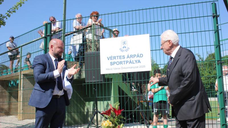 **Sportlegenda: Aki Puskás Öcsit is elhozta Hévízre**

Hévíz városának története nem csupán a gyógyvizekről és a festői tájról szól, hanem egy sportlegendáról is, aki nemcsak a futball világában hagyott maradandó nyomot, hanem a helyi közösség életében is