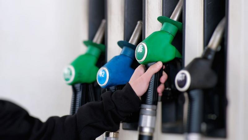 Figyelemre méltó változás a benzinkutakon: már éjfélkor életbe lépnek az új árak!