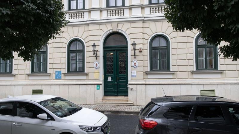 Csalás, ami felkavarta a világot: 200 millió forint eltűnt! Egy sikeres üzletember életét most a bíróságon írják át, ahol a következményekkel szembesülve folytatódik a dráma. 