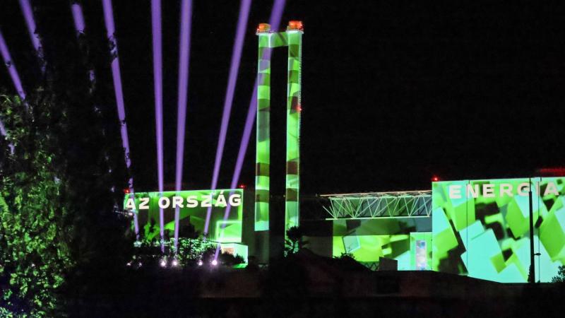Fények ragyognak az atomváros felett - Paks a biztonság és a civilizáció szimbóluma (képgaléria)