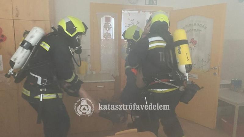 Tűzoltók érkeztek a szabolcsi bölcsődéhez, és az ott zajló eseményekre sokáig emlékezni fognak a helyiek.
