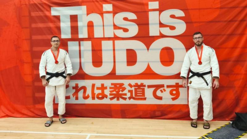 Bajai judo sportolók kiemelkedő teljesítménye Wales-ben

A bajai judo csapat nemzetközi porondon is megmutatta tehetségét, hiszen a legutóbbi verseny során Wales-ben remek eredményeket értek el. A versenyzők kemény felkészülés után léptek tatamira, és sik
