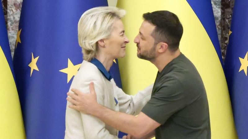 Megdöbbentő pillanat: az ukrán sorozók elől nem volt hová menekülnie.