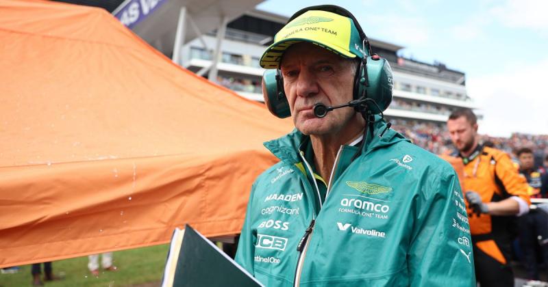 Adrian Newey: Ismételten megélem a múltat
Adrian Newey, a Forma-1 legendás mérnöke, úgy érzi, hogy egy régi emlék köszön vissza, mintha a történelem ismételné önmagát. Az érzés, hogy a korábbi tapasztalatok és kihívások újra felbukkannak, mély nyomot hag