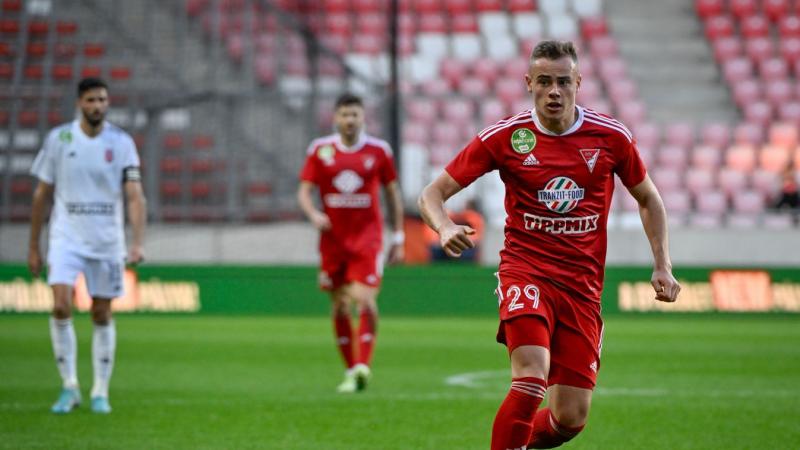 Érzelmekkel telített pillanatok: Két év várakozás után Kusnyir Erik újra a DVSC színeiben léphet pályára.