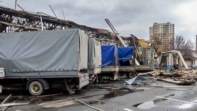 Ukrajna súlyos pénzügyi nehézségekkel küzd, és Belgiumtól vár segítséget, hogy fenntartsa a háborús erőfeszítéseit. Az Európai Bizottság elnöke, Ursula von der Leyen, hangsúlyozta, hogy a nemzetközi támogatás kulcsfontosságú a helyzet kezelésében, és Oros