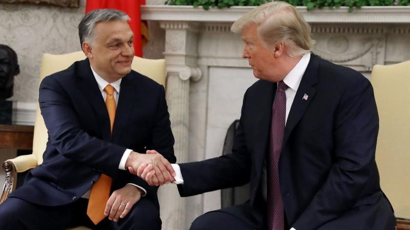 Az amerikai politikai tájékozódásban egyre nyilvánvalóbbá válik, hogy Donald Trump számára Orbán Viktor kiemelkedőbb politikai figura, mint Vlagyimir Putyin. A Mandiner cikke rávilágít erre a tendenciára, amely új perspektívákat nyithat a nemzetközi kapcs