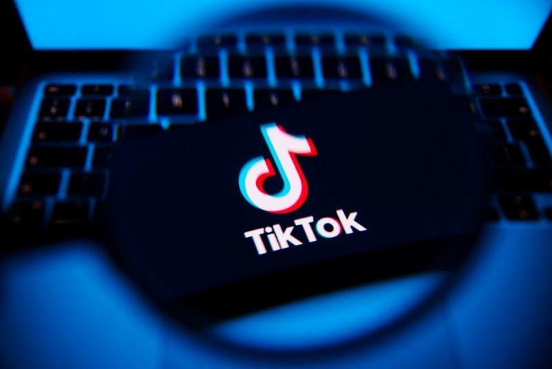 Top 10: A legnépszerűbb TikTok sztárok Magyarországon 2024-ben

2024-ben a magyar TikTok közösség vibráló és színes világát a következő tíz tartalomgyártó uralta, akik milliós követőtáborukkal és kreatív videóikkal elvarázsolták a felhasználókat. Ismerd m