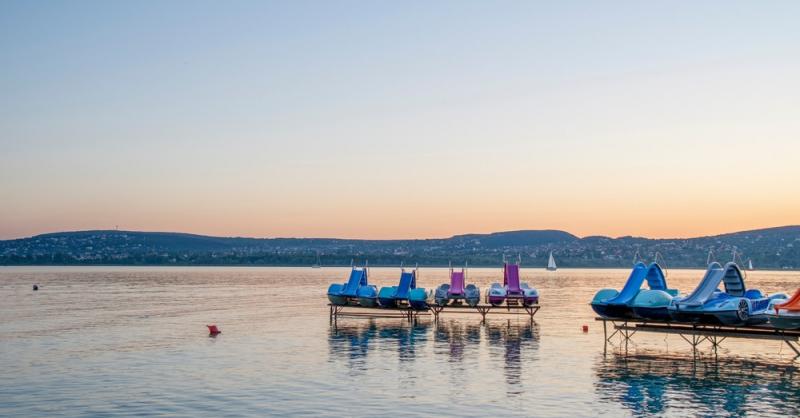 A Balaton környékén az árak drámai emelkedésen mennek keresztül, így 2025-től már jelentős többletköltségekkel kell számolni.