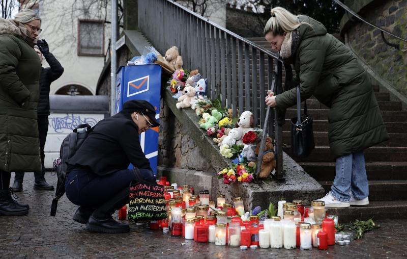 Az aschaffenburgi áldozatok emlékére különleges istentiszteletet rendeztek, amely során a közösség összegyűlt, hogy tisztelegjen a múlt hőseinek emlékének.