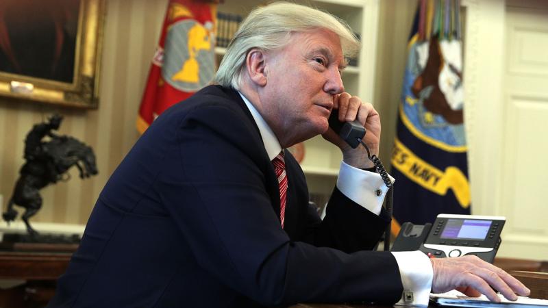 Fehér Ház: Putyin és Trump hétfő este megkezdte a tárgyalásokat.