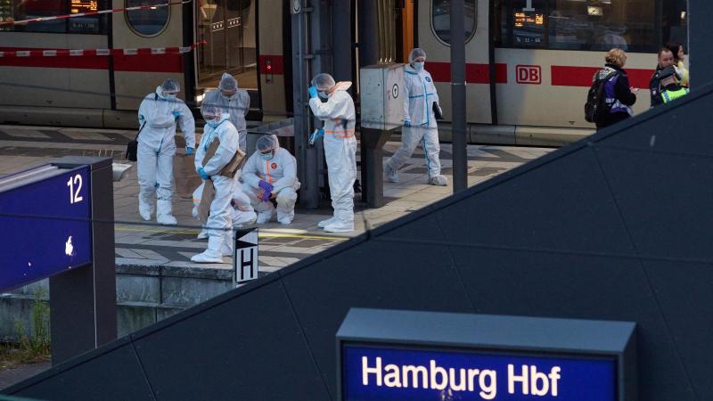 Tizennyolc ember szenvedett sérüléseket a hamburgi késelés során.
