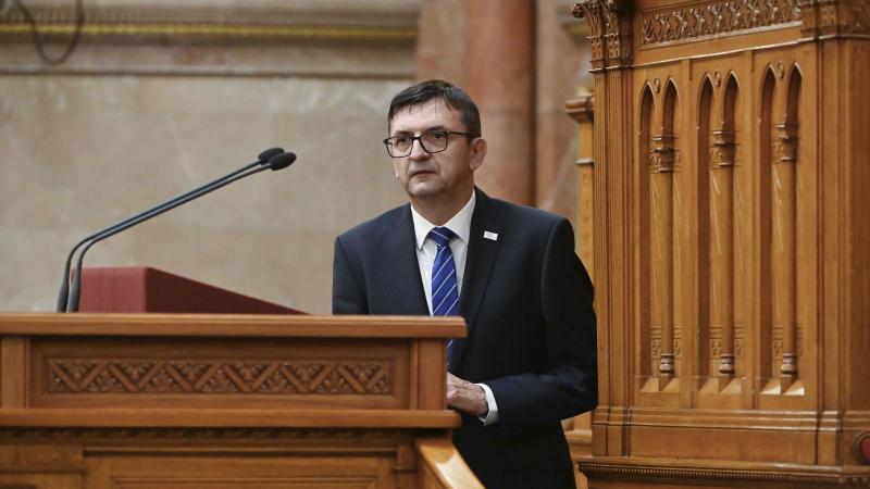 Navracsics Tibor tárcája Domokos László volt ÁSZ-elnököt bízta meg azzal a feladattal, hogy alaposan feltérképezze Budapest pénzügyi helyzetének válságos okait.