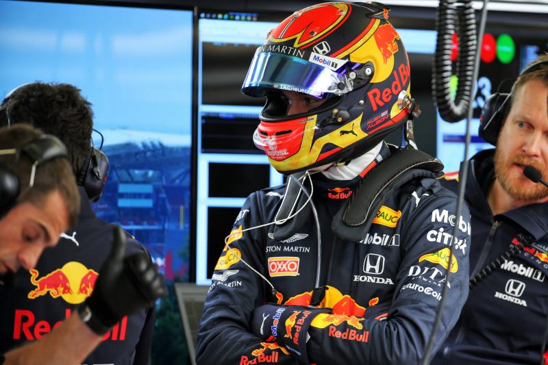 Sajtóértesülések szerint a Red Bull szeretné visszanyerni Alexander Albont, aki korábban a csapat pilótája volt. Az M4 Sport hírei alapján a formula-1-es istálló újra fontolóra veszi a fiatal versenyző szerződtetését.