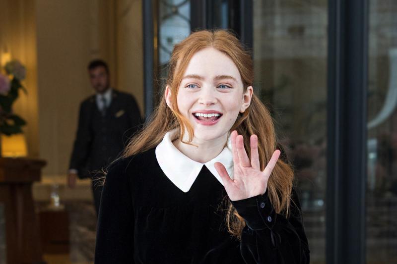 A hét szettje: Sadie Sink mestere a stílusos összeállításoknak, és könnyedén varázsol egyedi megjelenést a legegyszerűbb ruhadarabokból is.
