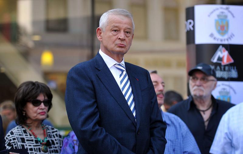 Oprescu hatósági felügyelet alatt tartózkodna Görögországban.