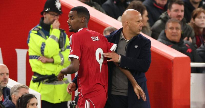 Arne Slot felfedte, hogy mi állt a döntése mögött, amikor Isakot lecserélte.