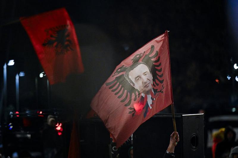 Koszovó: A befejezetlen történet | #moszkvater
Koszovó, a Balkán szívében elhelyezkedő kis terület, mindig is viharos politikai és kulturális események színhelye volt. Az itt zajló konfliktusok és harcok nem csupán a régió, hanem a nemzetközi közösség fi