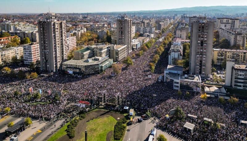 Két fiatal lány fehérneműre vetkőztetésére került sor, miközben a magyar diákokat nemzetbiztonsági indokokra hivatkozva megakadályozták a belépésben Szerbiába.