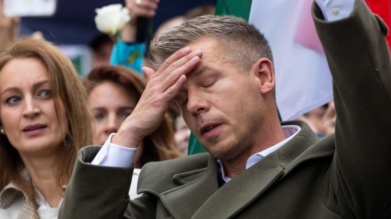 Magyar Péternek most egy különösen fontos kérdésre kell reagálnia az újabb súlyos adatszivárgás kapcsán – nézd meg a videót!