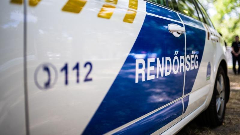 Rejtélyes körülmények között bukkantak rá egy holttestre Csepelen, amely sok kérdést vet fel a helyi közösségben. A hatóságok azonnal megkezdték a nyomozást, hogy kiderítsék a tragikus esemény hátterét. A helyszínt lezárták, és a szakszerű vizsgálatok már