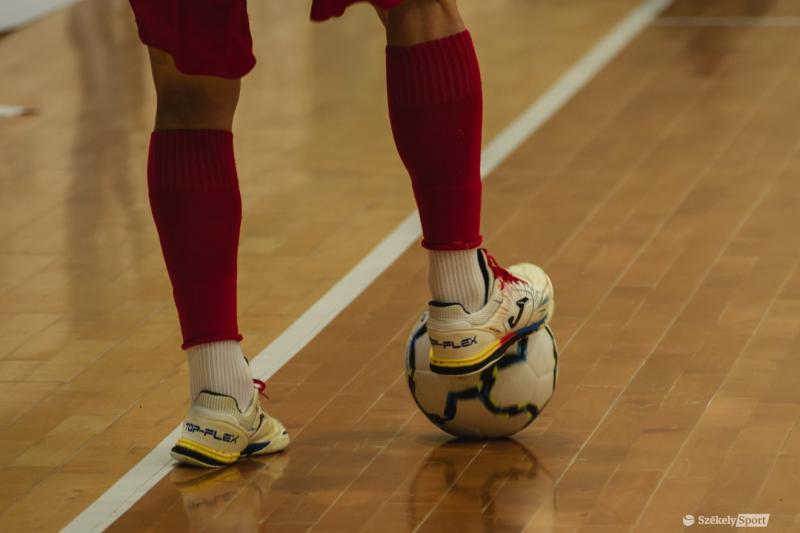 Újabb lenyűgöző erőpróba zajlik, hiszen a Gyergyóremetei Kereszthegy magabiztosan vonul végig a színpadon | Székely Sport