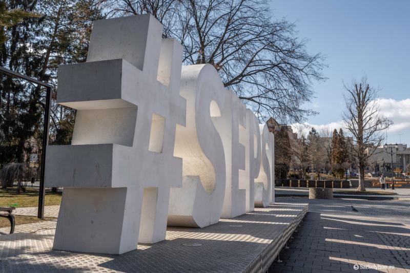 Szent György Ösztöndíj: Támogatás a legígéretesebb végzős diákok számára | Székelyhon
A Szent György Ösztöndíj célja, hogy lehetőséget biztosítson a legtehetségesebb végzős diákok számára, akik kiemelkedő teljesítményükkel és elkötelezettségükkel érdemli