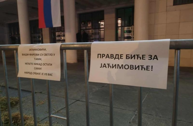 Szombaton különleges eseményre kerül sor az újvidéki autóbuszállomás környékén, ahol blokádot szerveznek. A Vajdaság MA hírei szerint a demonstráció célja a figyelemfelkeltés és a közlekedési helyzet javítása. Érdemes figyelemmel kísérni a fejleményeket,